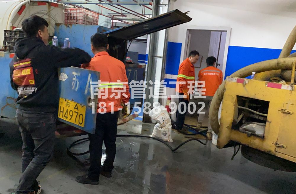 305八卦花园地下室管道清洗